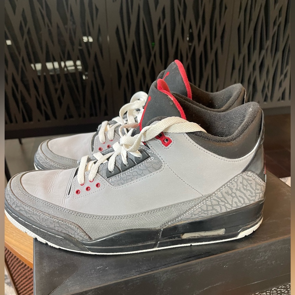 Jordan Men's Sneakers in Gray and Red